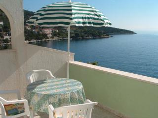 Apartments Tonka - Vinišće - 0
