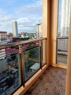 Explore Manila Trendy 1BR unit in Birch Tower - Manila - 9