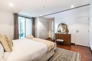Elegant 1-Bedroom Apartment with Burj Khalifa View - Dubai - 3