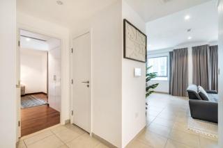 Elegant 1-Bedroom Apartment with Burj Khalifa View - Dubai - 1