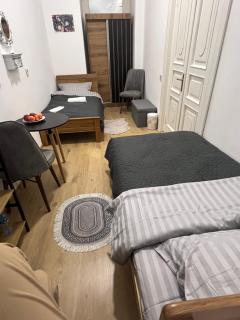 Salomes Guest Room - Tbilisi - 7