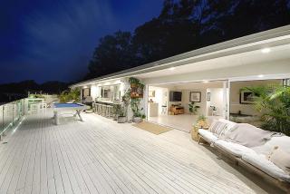 Stunning Beachfront 3-Bed Haven by Natural Reserve - Gold Coast - 3