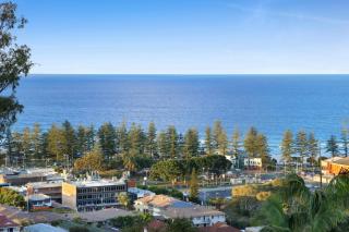 Stunning Beachfront 3-Bed Haven by Natural Reserve - Gold Coast - 4