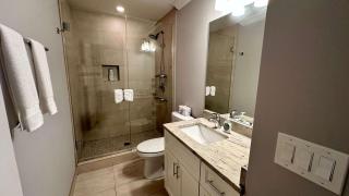 Private Balcony 1 Garage Parking Sleeps 6 - Chicago - 2
