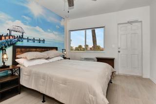 Studio Suite Queen Bed Kitchen Walk In Shower #5 - Daytona Beach Shores - 0