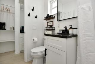 Studio Suite Queen Bed Kitchen Walk In Shower #5 - Daytona Beach Shores - 1