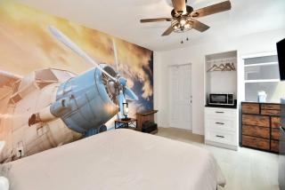 Daytona Studio Suite Queen Bed Walk In Shower #3 - Daytona Beach Shores - 7