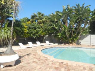 The Russel Guest House - 9