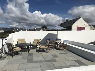 Family beach house located within a short stroll of Waterville - 9