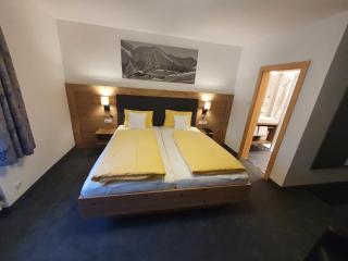 Hotel Garni Dorfblick - Sankt Anton am Arlberg - 4