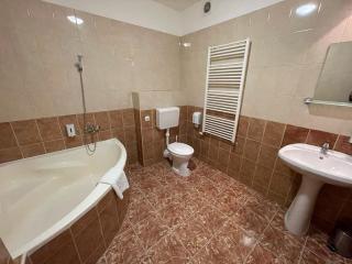 Canada Hotel Budapest - Boedapest - 5