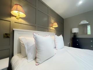Number 5 Clevedon - - 5