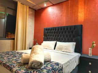 Stylish & Comfy Appartment Haven 5 Stars Location Plaza Views - 5