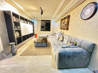 Stylish & Comfy Appartment Haven 5 Stars Location Plaza Views - 4