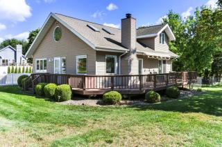 Como Lakeview Loft - Massive Wraparound Deck - Filtered Lake Views - Hot Tub - Fire Pit - Gas Fireplace - Lake Geneva - 0