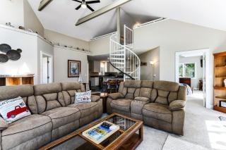 Como Lakeview Loft - Massive Wraparound Deck - Filtered Lake Views - Hot Tub - Fire Pit - Gas Fireplace - Lake Geneva - 8