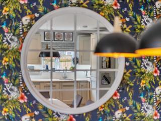 Spacious Family Oasis Explore with Ease - Pass the Keys - 8