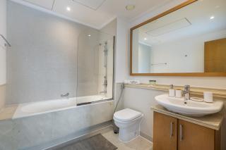 Spacious Modern Apartment in Marina - Dubai - 8
