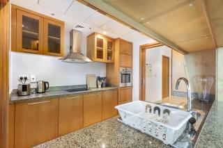 Spacious Modern Apartment in Marina - Dubai - 3