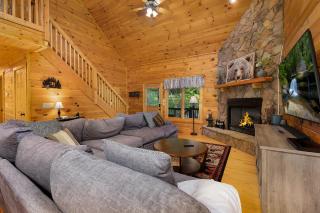 Blue Line Vista - Private Cabin Ellijay GA - Hot Tub, Game Room, Fire Pit, Private Balcony, Outdoor Dining - Ellijay, GA - 7