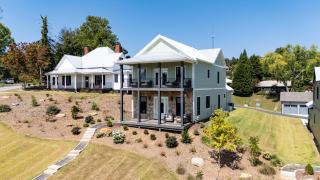 The Downtown Sanctuary - Downtown Blue Ridge GA - Explore downtown Blue Ridge in comfort and style in this luxury home minutes t - Blue Ridge - 0