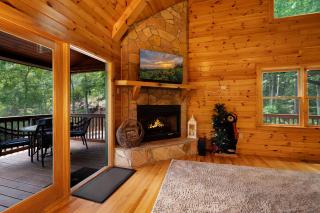 Escape to Dream Catcher - Enjoy cozy accommodations, and a variety of entertainment options including a hot tub, game room, and - 1