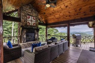 Lookout Lodge - Luxurious Mountain Cabin - Blue Ridge - 3