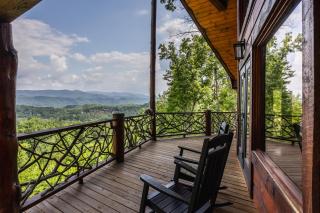 Lookout Lodge - Luxurious Mountain Cabin - Blue Ridge - 4