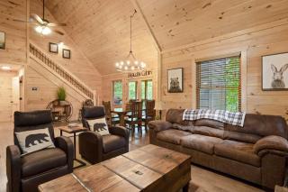 BeauJax Cabin - Pet friendly, hot tub, game room, fireplaces, outdoor fire pit, gas grill - Blue Ridge, GA - Blue Ridge - 2