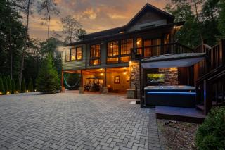 Goose Island Retreat Luxurious Vacation Getaway - Cherry Log - 0