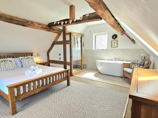 Beautiful Views Historic 16th Cent Barn Conversion Pass the Keys - 7