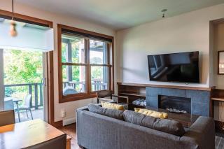 Lakefront Mountain View - Resort Access Loft - 9