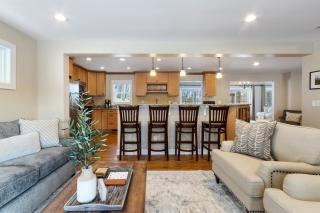 Oaisis on Oak - Private In-Ground Pool - Hot Tub - Pergola Seating - Wildlife - Lake Geneva - 4