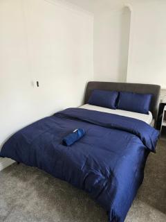 Mansfield 30 x DM for Weekly or Monthly Deals x Sleeps 10, Free Parking x Wifi - 2