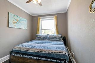 Roomy 2BR-1BA WFH Desk & Backyard - Soulard - 8