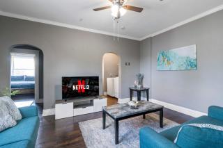 Roomy 2BR-1BA WFH Desk & Backyard - Soulard - 3