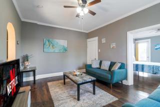 Roomy 2BR-1BA WFH Desk & Backyard - Soulard - 4