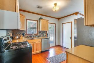 Walk to Town and 3 Mi to Fort Sill Home in Lawton! - Lawton - 3