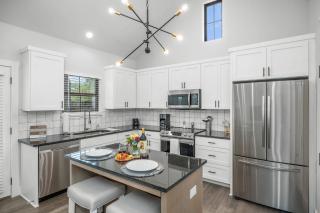 Eagle's Villa - Hot Tub 5 Min to Main - 8