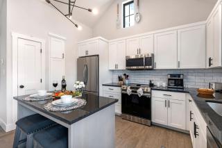 Eagle's Nesting - Hot Tub Close to Downtown - 9