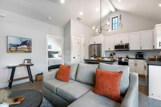 Eagle's Nesting - Hot Tub Close to Downtown - 5