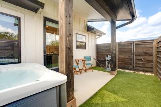 Eagle's Nesting - Hot Tub Close to Downtown - Fredericksburg - 8