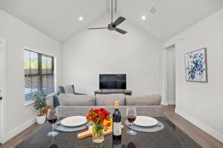 Eagle's Hub - Hot Tub 5 Min to Main - 3