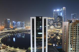 5min to Dubai mall Burj Khalifa with Canal View - 9
