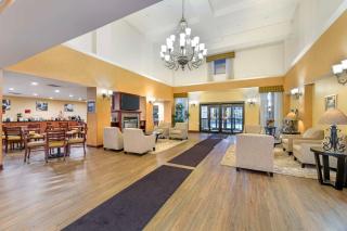 Best Western PLUS Victor Inn & Suites - 9
