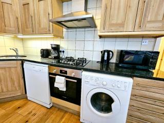 Lovely Ground Floor Home with High Ceiling and a Private Garden by Earl's Court Station - Londra - 1