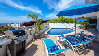 Stylish Poolside Condo with Sea Views Apple TV - 9