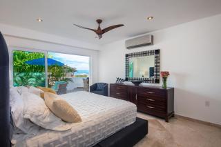 Stylish Poolside Condo with Sea Views Apple TV - 4