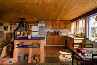 High Mountain Desert Earthship with Stunning Views - 1