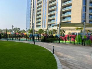 Very Spacious 2 Bedroom Apartment Modern Comfort in the Heart of Dubai - Dubai - 2